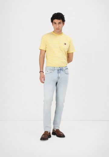 Узкие джинсы