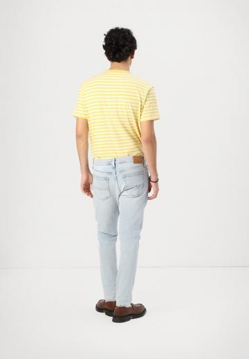 Узкие джинсы