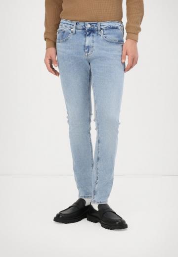 Узкие джинсы