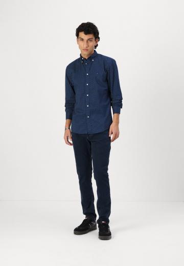 Узкие джинсы