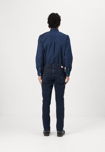 Узкие джинсы