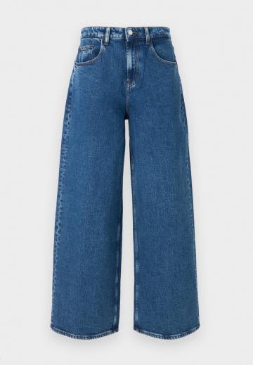 Свободные джинсы