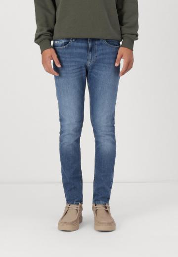 Узкие джинсы