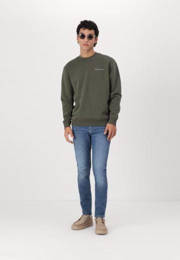 Узкие джинсы