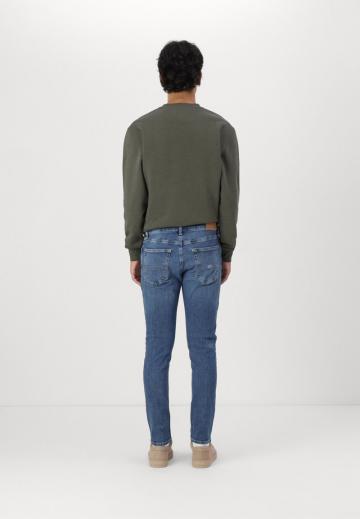 Узкие джинсы