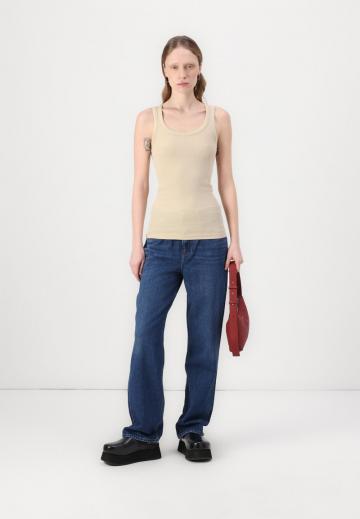 Прямые джинсы