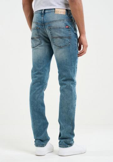 Узкие джинсы