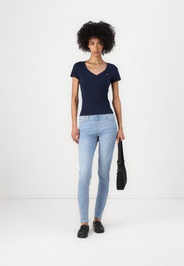 Узкие джинсы