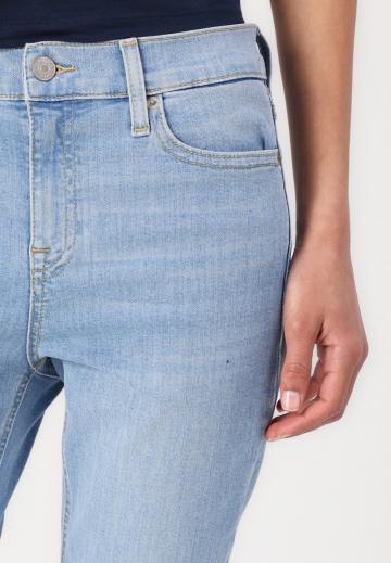 Узкие джинсы