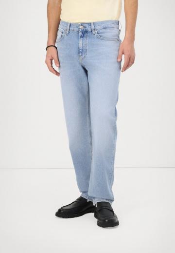 Узкие джинсы