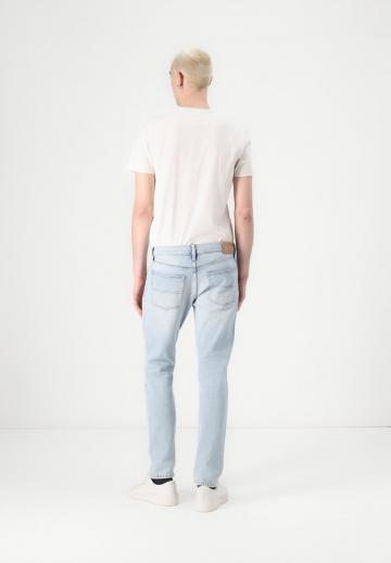 Узкие джинсы