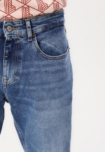 Узкие джинсы