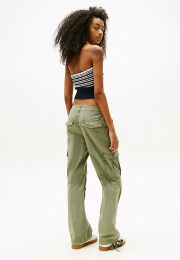 Брюки с накладными карманами