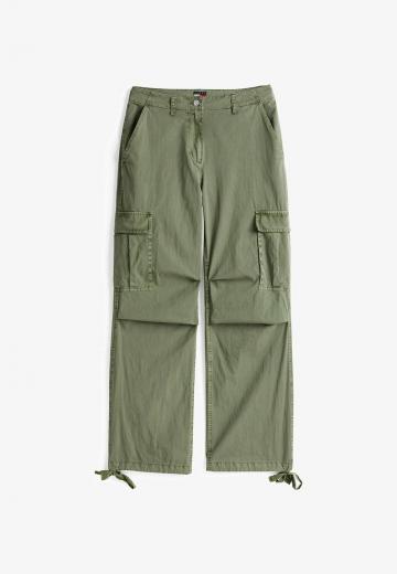 Брюки с накладными карманами