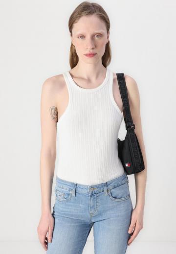 Узкие джинсы