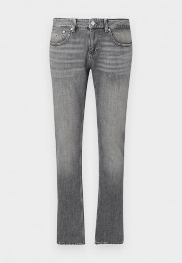 Узкие джинсы