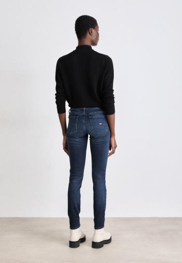 Узкие джинсы