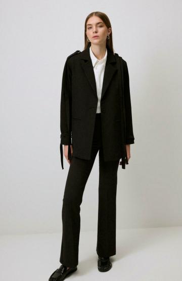 Блейзер с накладными карманами