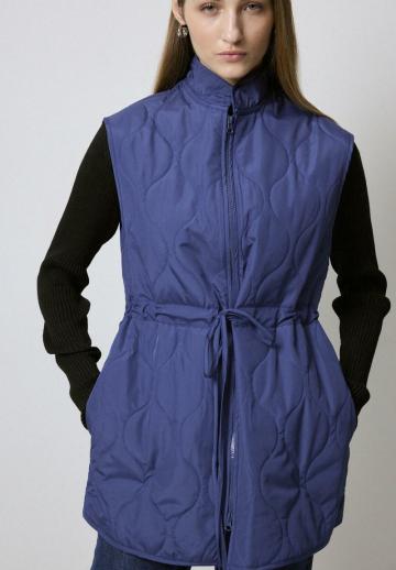 Длинный жилет