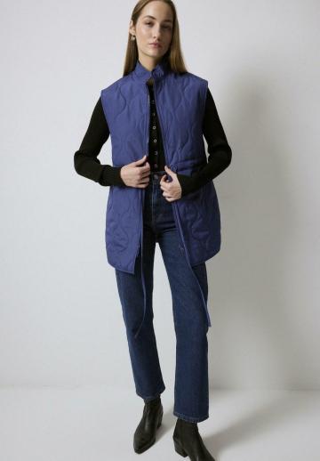 Длинный жилет