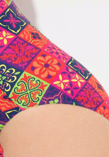 Слитный купальник