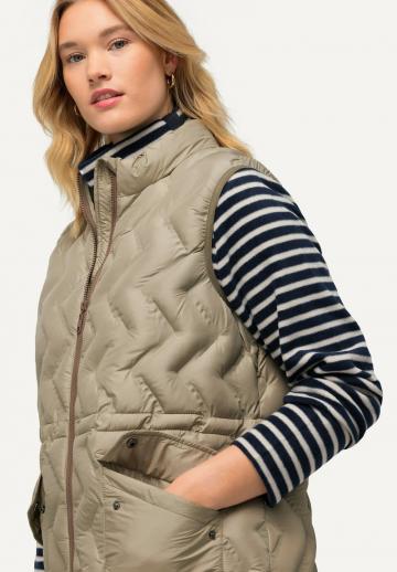 Длинный жилет