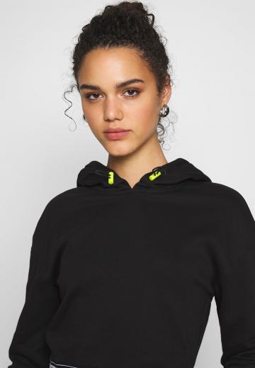 Пуловер с капюшоном