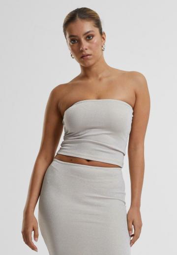 Топ без бретелек