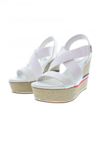 Босоножки на танкетке