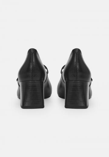 Туфли с ремешком