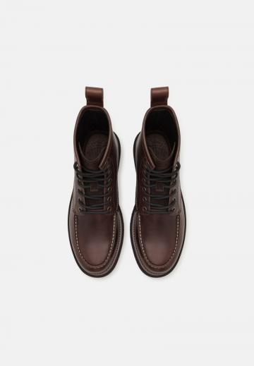 Ботинки на шнуровке