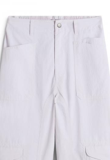 Брюки с накладными карманами