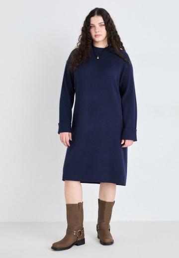 Вязаное платье