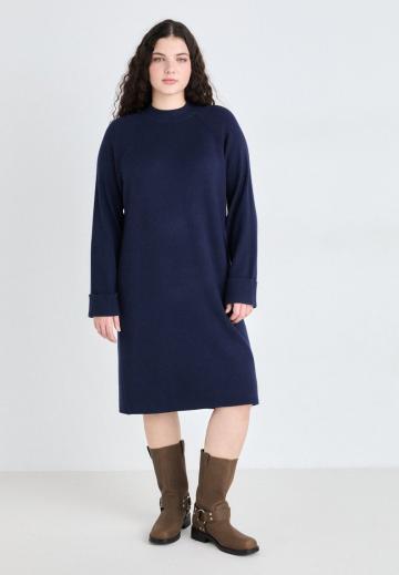 Вязаное платье