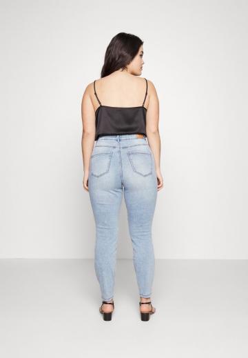 Узкие джинсы