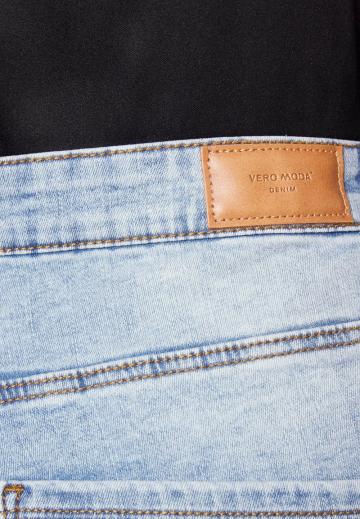 Узкие джинсы