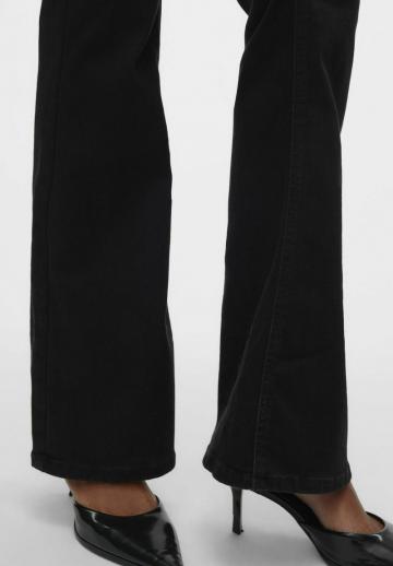 Клешеные джинсы