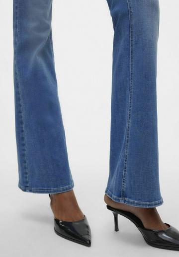 Клешеные джинсы
