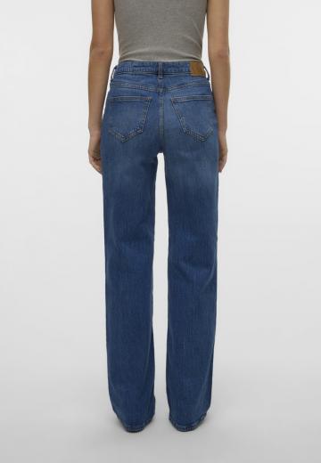 Клешеные джинсы