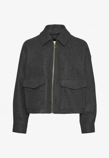 Блейзер с накладными карманами