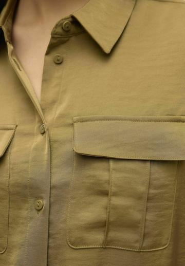 Куртка с накладнымит карманами