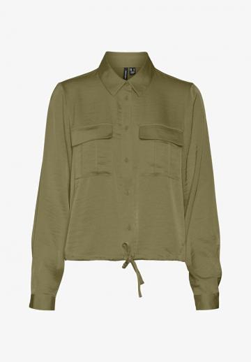 Куртка с накладнымит карманами