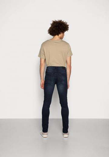 Узкие джинсы