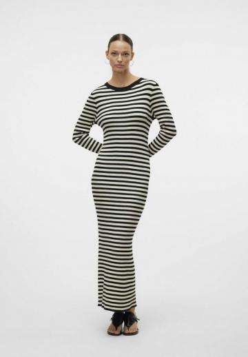 Вязаное платье