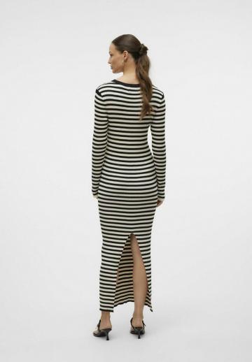 Вязаное платье