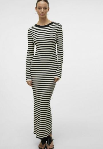 Вязаное платье