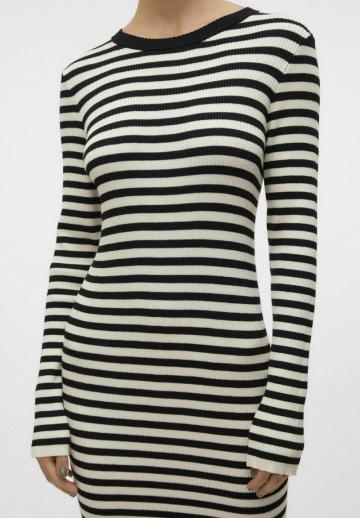 Вязаное платье