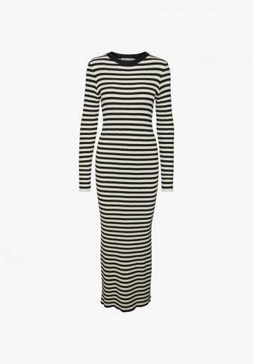 Вязаное платье