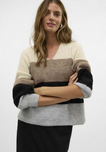 Пуловер в полоску