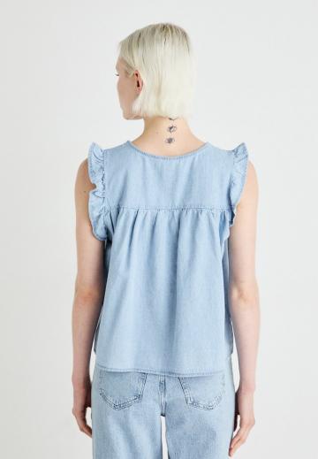 Джинсовая жилетка